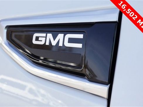 Used 2024 GMC Yukon Denali image 21