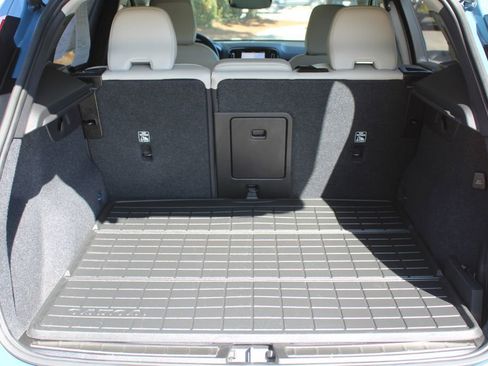 Used 2023 Volvo XC40 B5 Plus w/ Protection Package Premier image 10