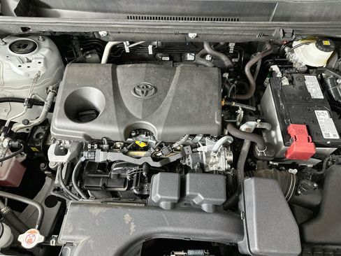 Used 2025 Toyota RAV4 XLE FWD image 31