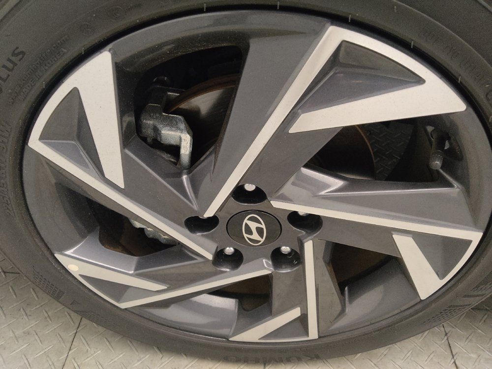 Used 2025 Hyundai Elantra SEL FWD image 31