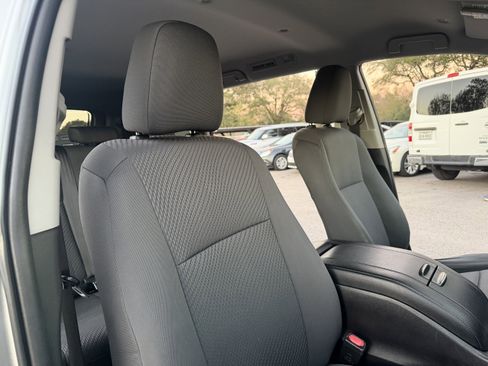 Used 2019 Toyota Highlander LE image 32