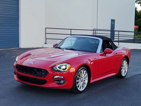 Used 2017 FIAT 124 Spider Lusso RWD image 1