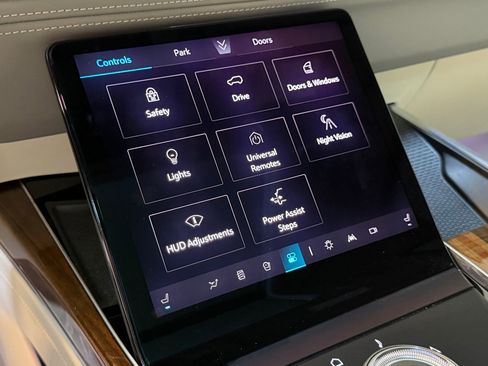 Certified 2025 Cadillac Escalade Sport Platinum w/ LPO, ONYX Package AWD/4WD image 40