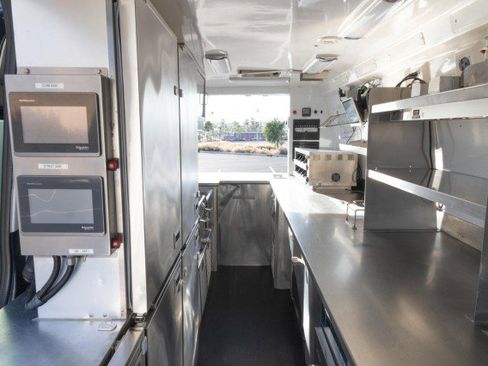 Used 2021 Mercedes-Benz Sprinter 4500 w/ Parking Package image 32