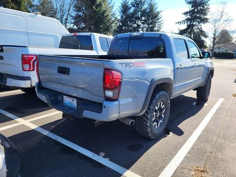 Used 2019 Toyota Tacoma TRD Off-Road image 3