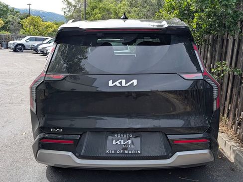 Used 2024 Kia EV9 Land AWD/4WD image 4