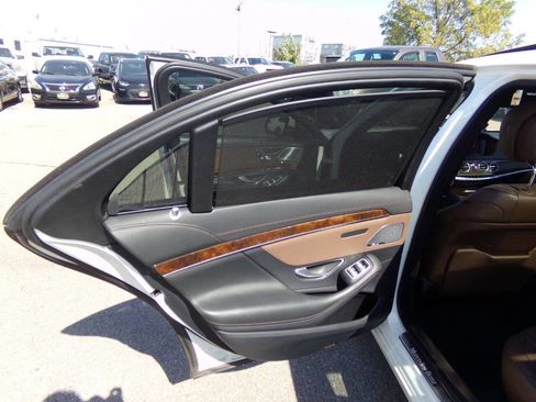 Used 2016 Mercedes-Benz S 550 4MATIC Sedan image 32