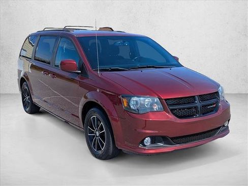 Used 2018 Dodge Grand Caravan SE FWD image 3