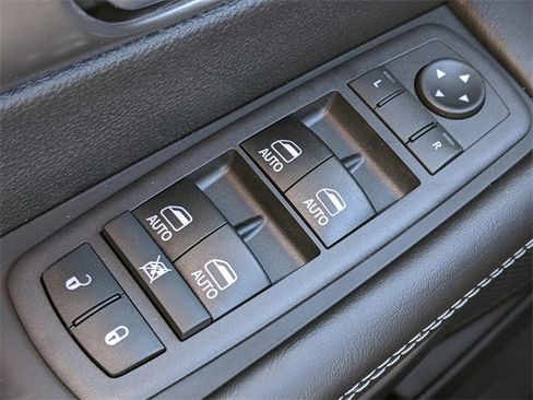 New 2026 Chrysler Pacifica Select w/ S Appearance Package image 17