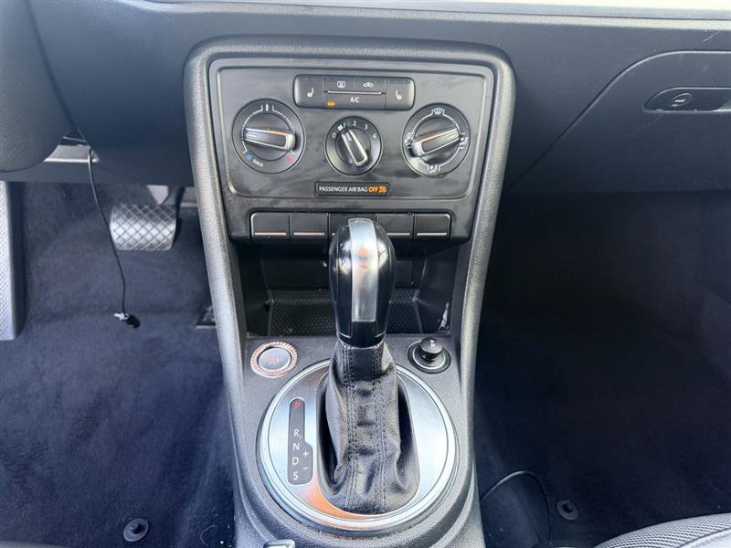 Used 2013 Volkswagen Beetle 2.5 FWD image 23