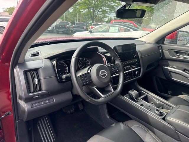 Used 2023 Nissan Pathfinder SL w/ Black Appearance Package AWD/4WD image 9