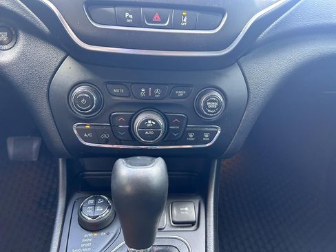 Used 2021 Jeep Cherokee Trailhawk w/ Comfort/Convenience Group image 16