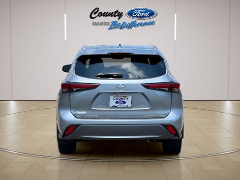 Used 2024 Toyota Highlander Limited AWD/4WD image 10