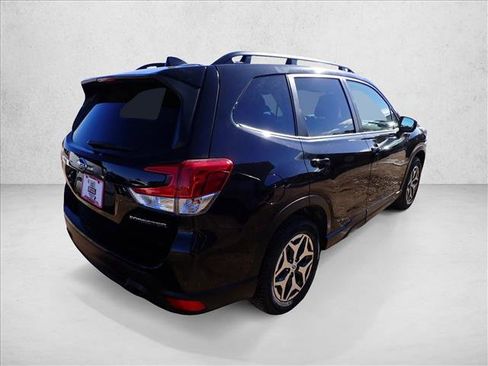 Certified 2023 Subaru Forester Premium image 4