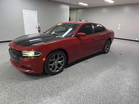 Used 2017 Dodge Charger R/T w/ Plus Group RWD image 7