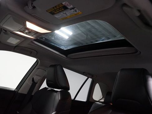 Used 2019 Toyota RAV4 XLE Premium FWD image 33