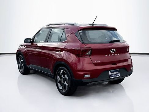 Used 2025 Hyundai Venue Limited image 6