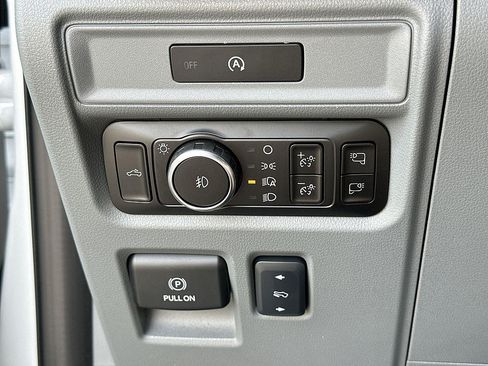Used 2025 Ford F150 Lariat AWD/4WD image 17