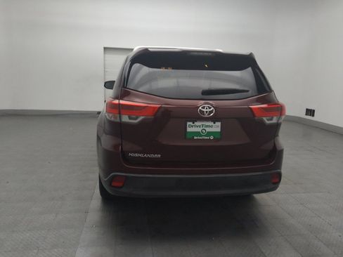 Used 2018 Toyota Highlander LE FWD image 6