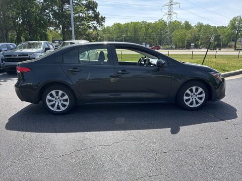 Used 2022 Toyota Corolla LE image 6