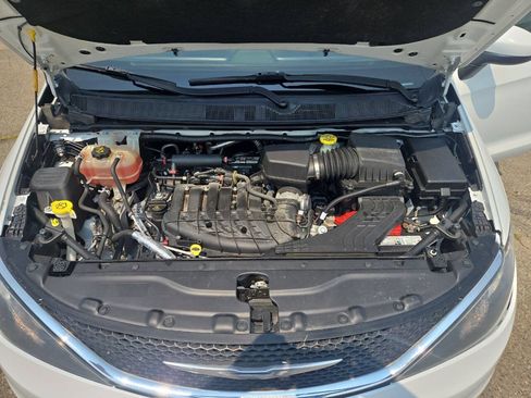 Used 2017 Chrysler Pacifica LX FWD image 34