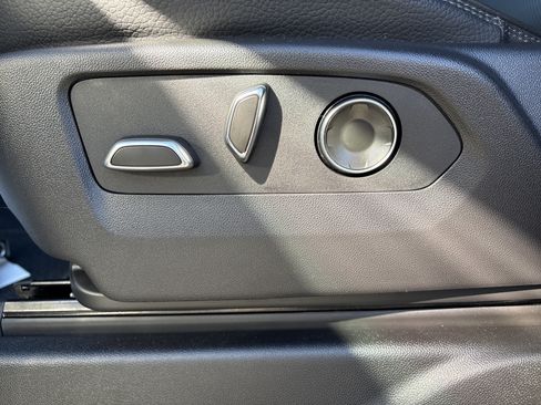 Used 2025 GMC Yukon Denali w/ Sun & Power Step Package image 18