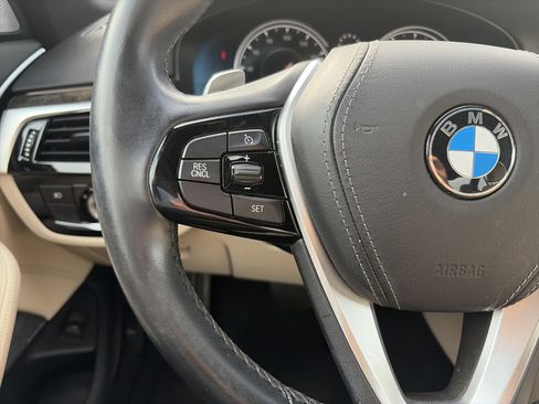 Used 2018 BMW 540i w/ Premium Package image 19