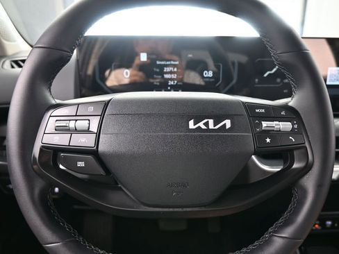 Used 2025 Kia K4 EX image 28