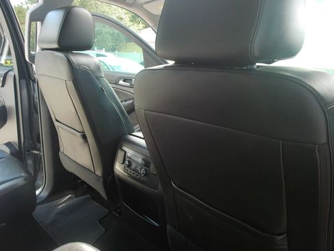 Used 2018 Chevrolet Suburban Premier RWD image 38