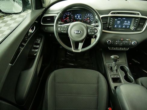 Certified 2017 Kia Sorento LX w/ LX Convenience Package image 15