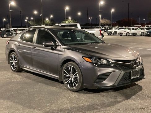 Certified 2020 Toyota Camry SE image 2