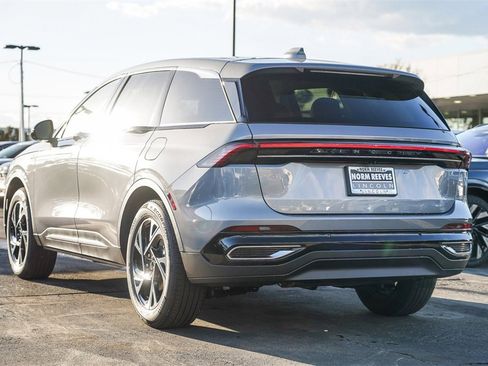 Used 2025 Lincoln Nautilus Premier w/ Equipment Group 102A image 6