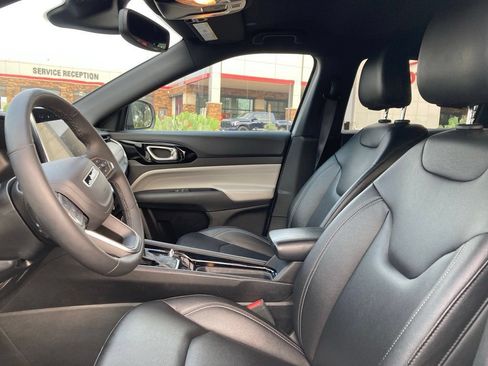 Used 2025 Jeep Compass Limited AWD/4WD image 10