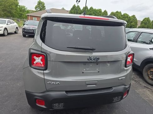 Used 2020 Jeep Renegade Latitude w/ Cold Weather Group AWD/4WD image 9