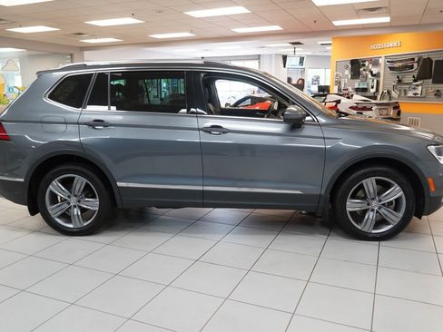 Used 2021 Volkswagen Tiguan SEL w/ 3rd Row Seat Package AWD/4WD image 14