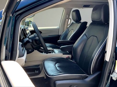 Used 2023 Chrysler Pacifica Limited w/ Uconnect Theater Family Group AWD/4WD image 21