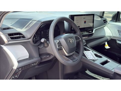 New 2026 Toyota Sienna XLE FWD image 16