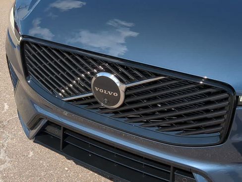 New 2027 Volvo XC60 B5 Plus AWD/4WD image 11