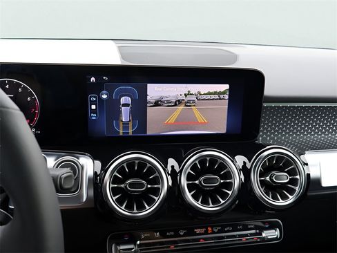 New 2025 Mercedes-Benz GLB 250 4MATIC image 24