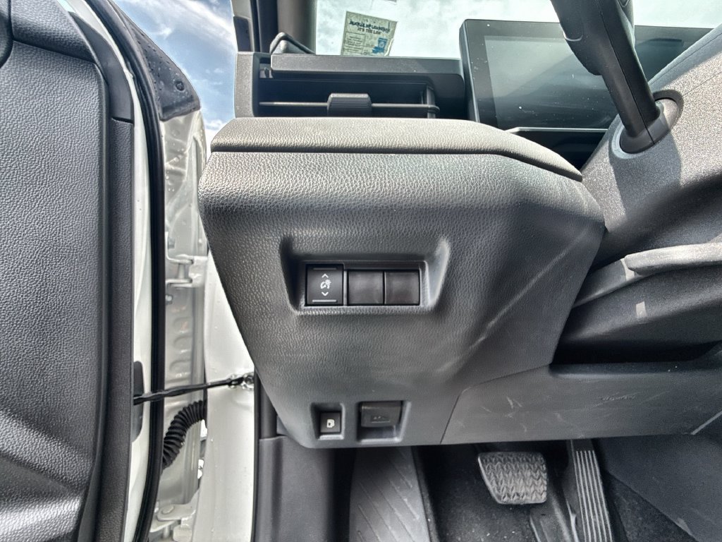Used 2026 Toyota RAV4 LE AWD/4WD image 17