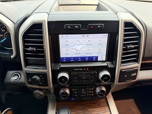 Used 2019 Ford F150 Lariat w/ Equipment Group 502A Luxury AWD/4WD image 38