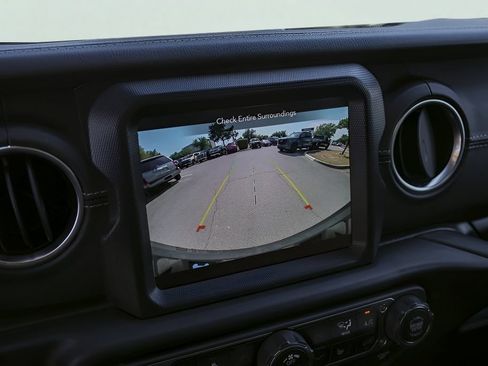Used 2023 Jeep Wrangler Unlimited Sahara w/ Cold Weather Group AWD/4WD image 18