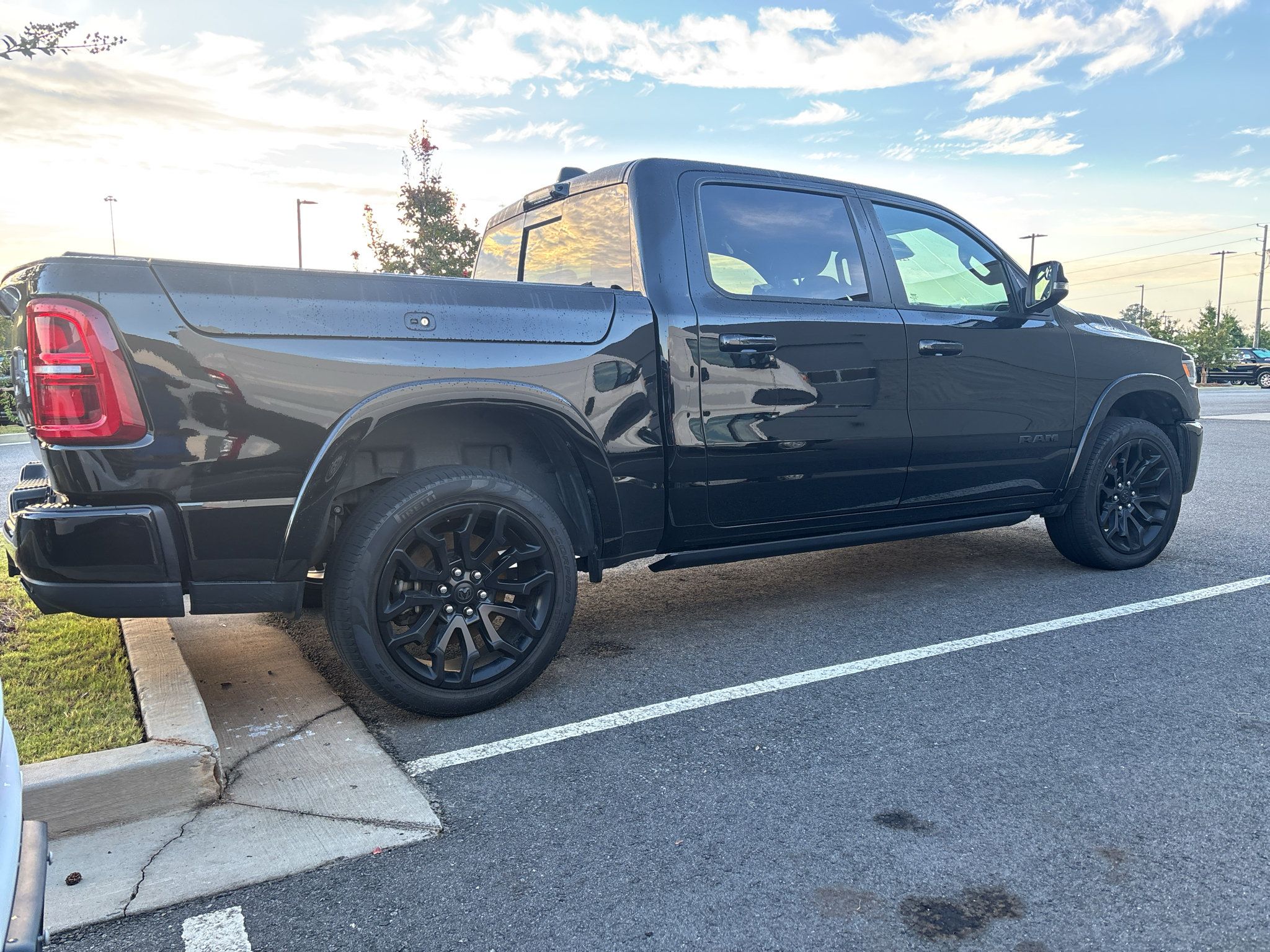 Used 2025 RAM 1500 Limited AWD/4WD image 4