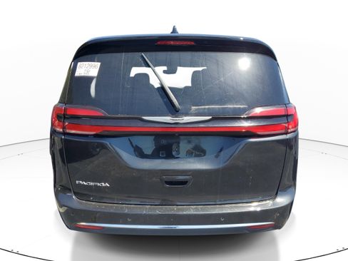 Used 2023 Chrysler Pacifica Touring-L image 5