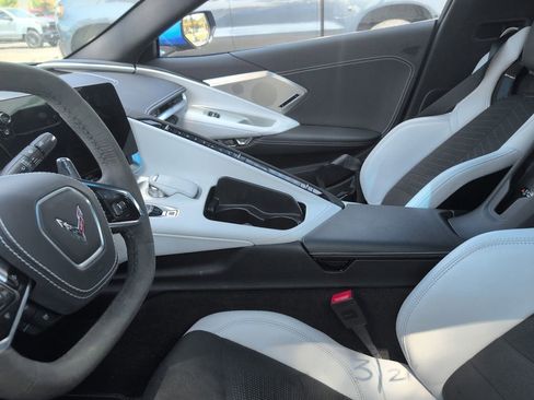 Used 2025 Chevrolet Corvette Stingray Preferred Cpe w/ 2LT image 2