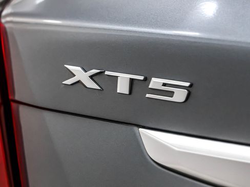 Used 2021 Cadillac XT5 Premium Luxury image 8