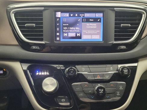 Used 2022 Chrysler Voyager LX image 25