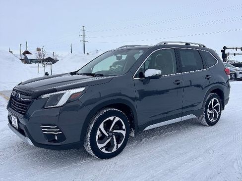 Used 2023 Subaru Forester Touring image 2