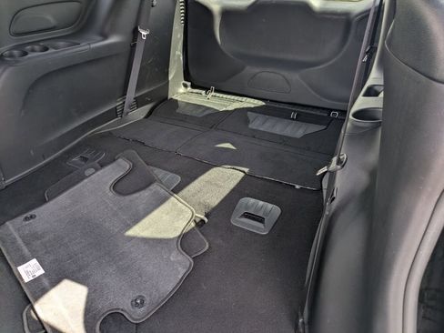 Used 2025 Chrysler Pacifica Select FWD image 26