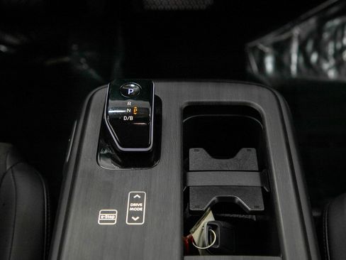 Used 2023 Nissan Ariya FWD image 16